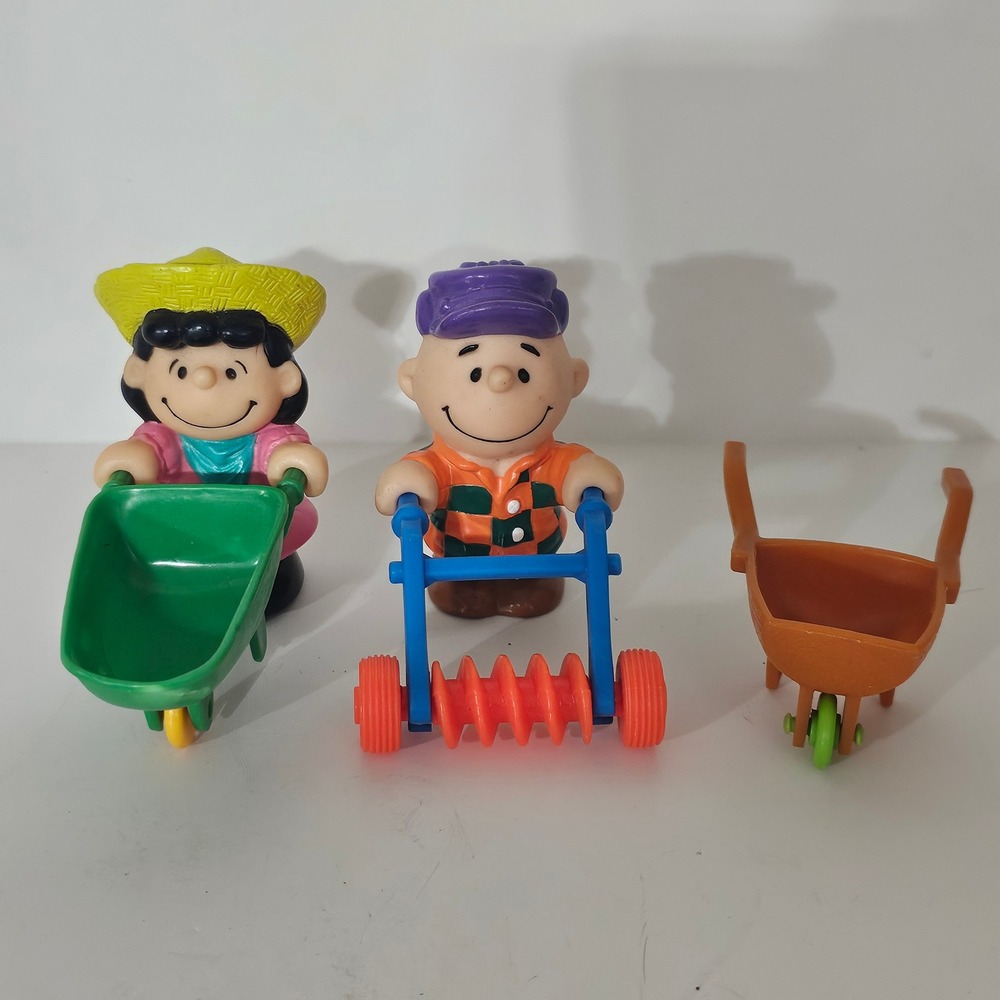 Vintage 1989 McDonalds Peanuts Charlie Brown Lucy Lawn Mower Toy Set